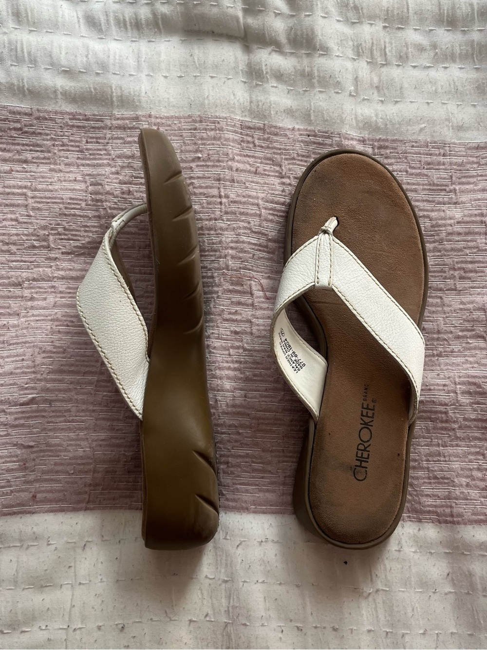 Y2K 2000s style White Thong Platform Sandals Cherokee Size 7.5
